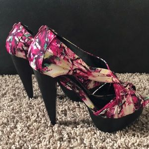 Shi by JOURNEYS peep toe heels
